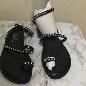 Sandals wild pair